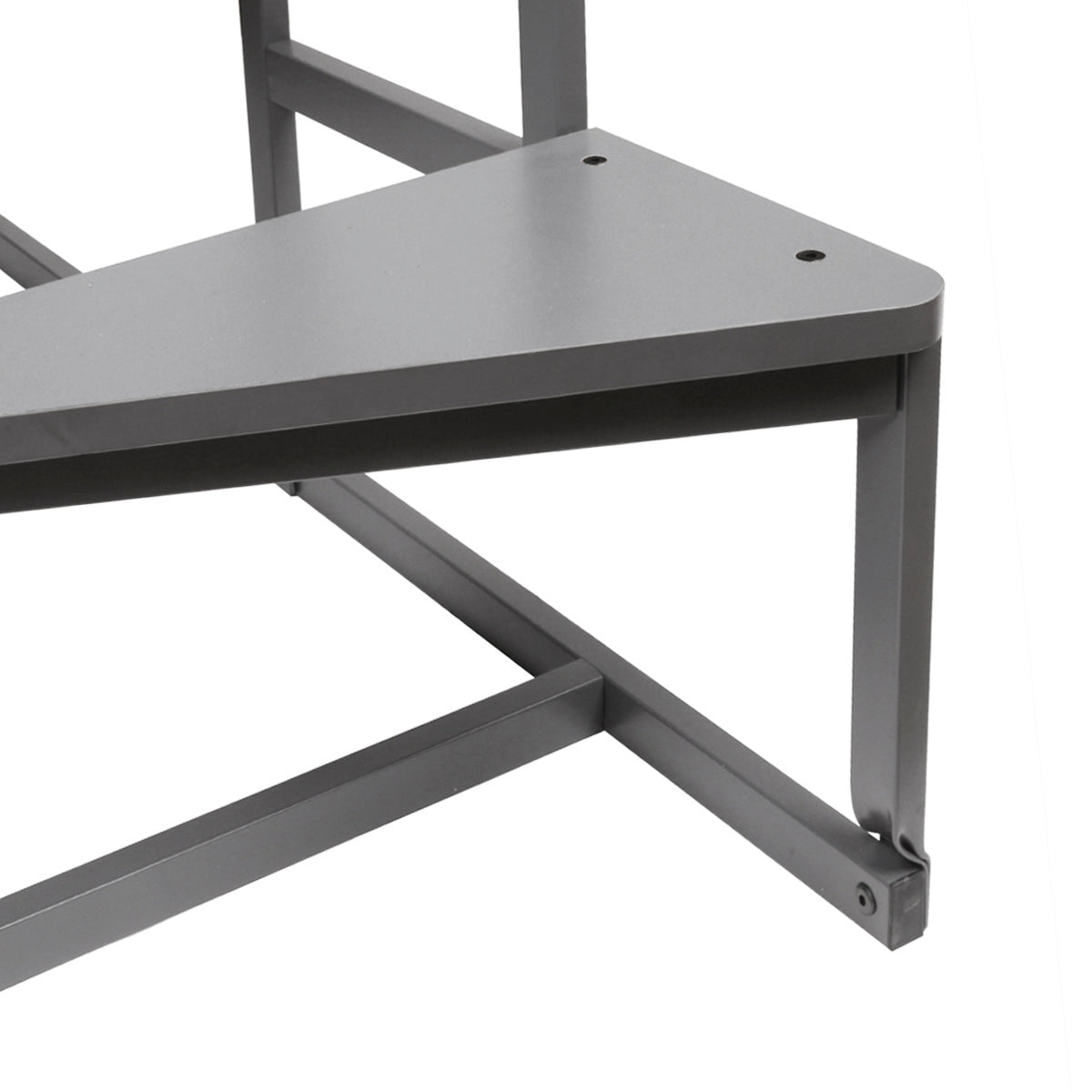 Détail d’une marche en finition mélamine grise du lit mezzanine DOCKLAND avec escalier réversible 140x190 cm en métal gris